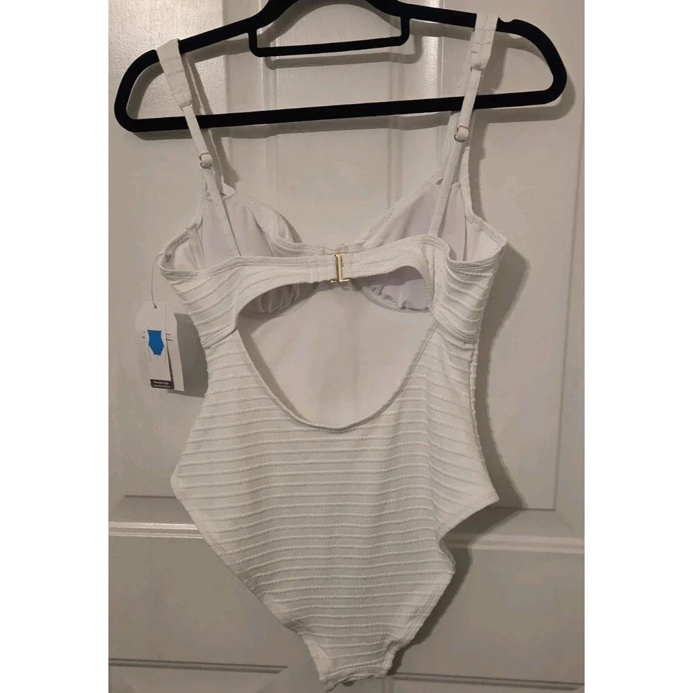Time & Tru Women's Textured Stripe Underwire Swimsuit - Size M 8/10